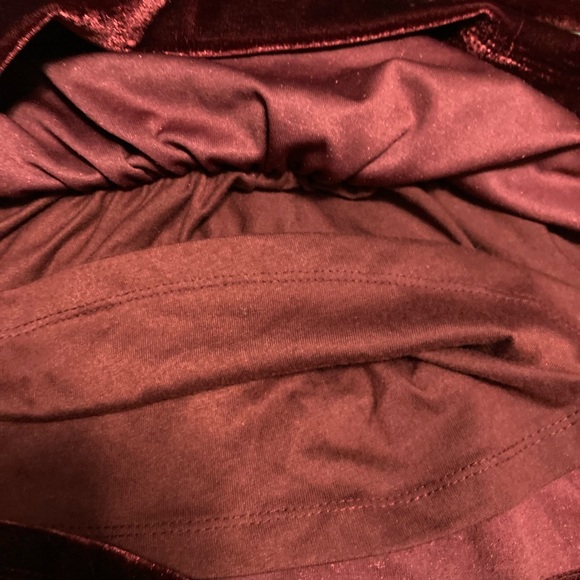 👶🏻 (bundle 3 kids items for $12) Beautiful deep maroon velvet dress - Picture 4 of 7